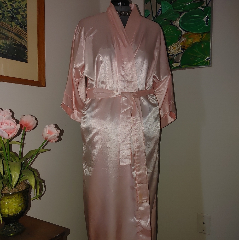 Elegant Vintage Lord & Taylor Pink Paisley Satin Kimono Robe